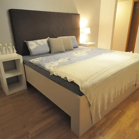 President Apartma 180m2 Garage 2x * פראג
