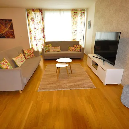 President Apartma 180m2 Garage 2x דירה