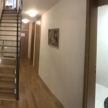 President Apartma 180m2 Garage 2x פראג